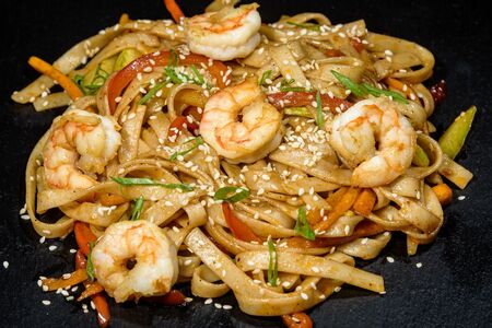 Вок Удон с тигровыми креветками