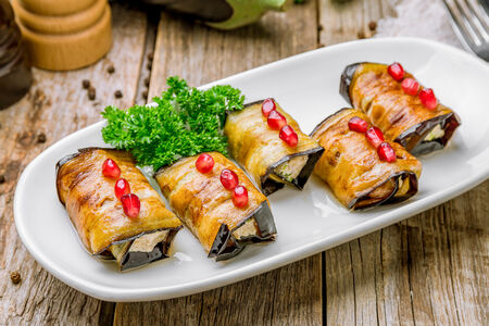 Рулетики из баклажанов Пхали