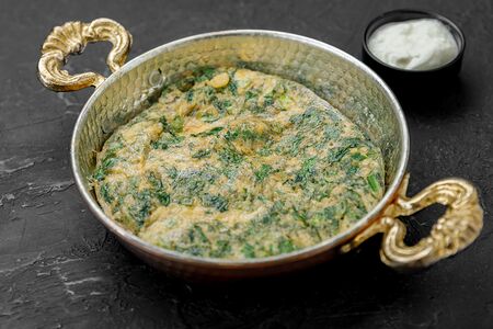 Кюкю с зеленью