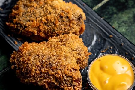 Крылышки куриные с соусом Шрирача