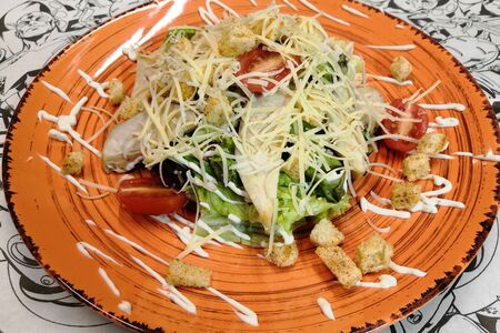 Салат Цезарь с курицей