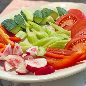 Ассорти из свежих овощей