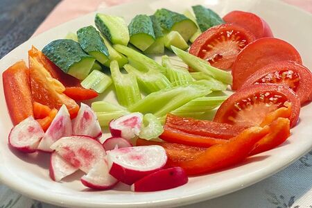 Ассорти из свежих овощей