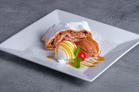 Штрудель Яблочный с корицей