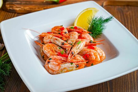 Жареные креветки в соусе Ясай