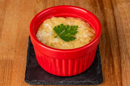 Жюльен из креветок с белым вином и пармезаном