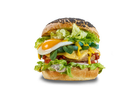 Бургер с курой, голубой грушей и жареным яйцом