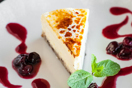 Чизкейк с вишневым вареньем