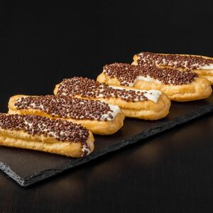 Набор эклеров с масляно-ванильным кремом