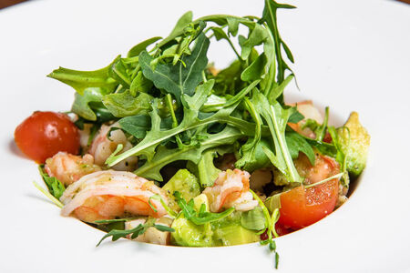 Салат Тигровые креветки с авокадо