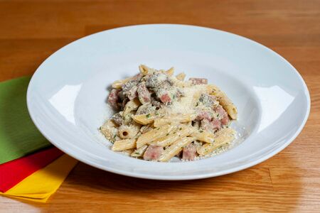 Пенне голозе