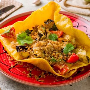 Салат с баклажанами и киноа