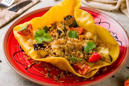 Салат с баклажанами и киноа