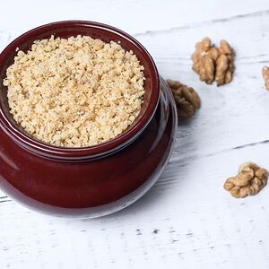 Мацони с грецким орехом и медом