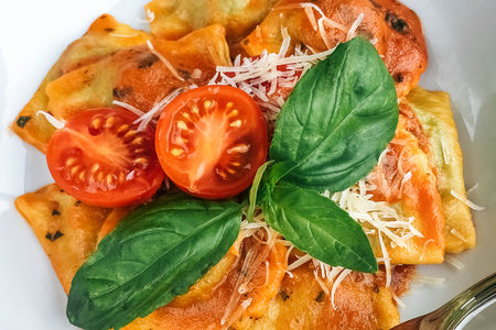 Равиоли с лососем и рикоттой