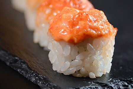 Ролл запеченный Вулкан спайси эби