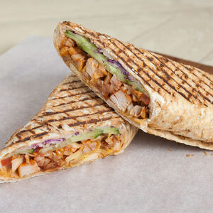 Шаурма в тандырном лаваше с соусом наршараб