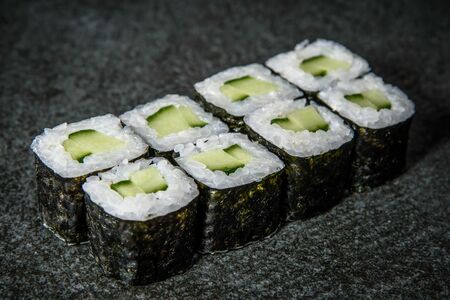 Ролл с огурцом