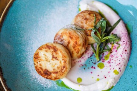 Сырники из фермерского творога со сметаной