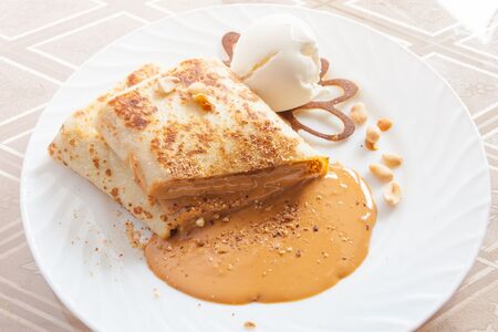 Блин с арахисовой пастой и бананом