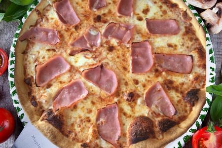 Пицца с ветчиной