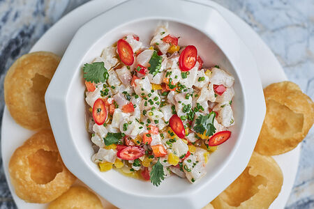 Севиче из сибаса и индийские пани пури