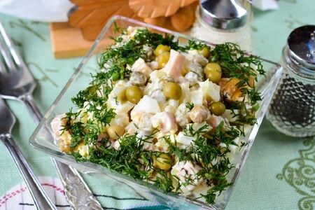 Салат с ветчиной и зеленым горошком