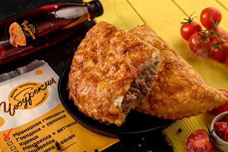 Чебурек с мраморной говядиной