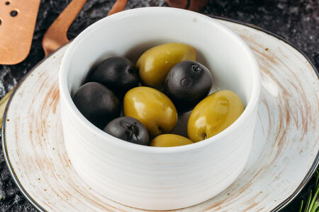 Оливки и маслины