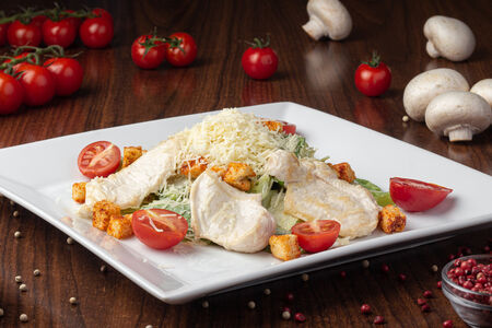 Салат Цезарь с курицей