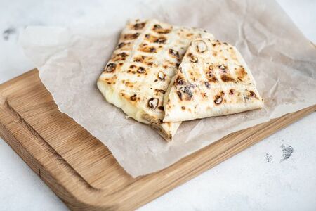 Сыр сулугуни в лаваше