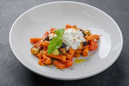 Ригатони с запеченным баклажаном