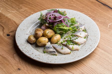 Сельдь с запеченным картофелем