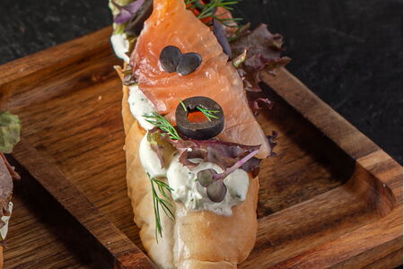Брускетта с семгой