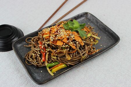 Соба лосось кисло-сладкий