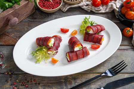 Роллы с бастурмой