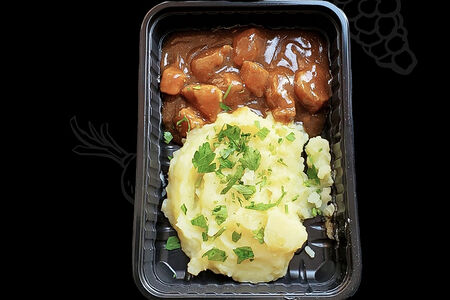 Мятый картофель со cвинoй вырезкой в соусе терияки