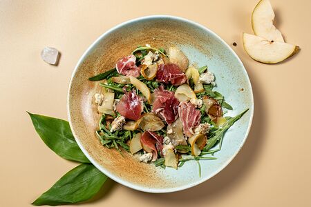 Салат с Пармским окороком