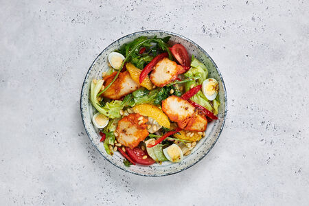 Салат с копченой курицей и апельсином