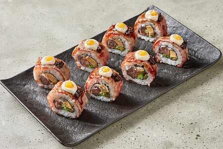 Говядина, омлет томаго, трюфельный майо, гель желток