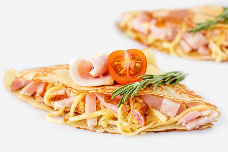 Блин с ветчиной и сыром