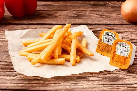 Картофель фри с соусом на выбор