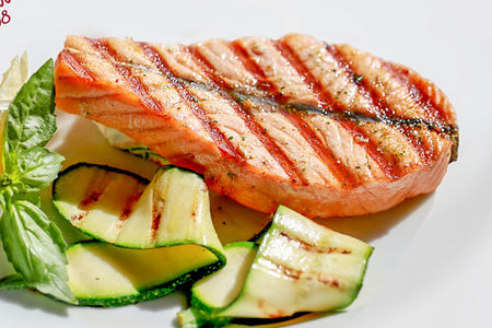 Стейк лосося на гриле