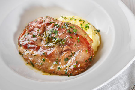 Сальтимбокка с пармской ветчиной