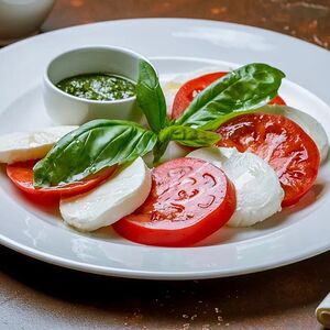 Моцарелла с помидорами