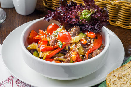 Сытный мясной салат