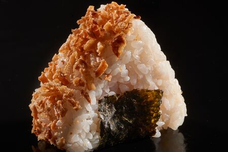 Онигири с угрем