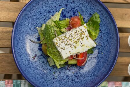 Салат Овощи с фетой и оливами