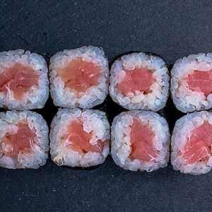 Тонкий ролл с тунцом