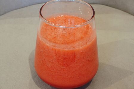 Смузи с малиной и апельсином